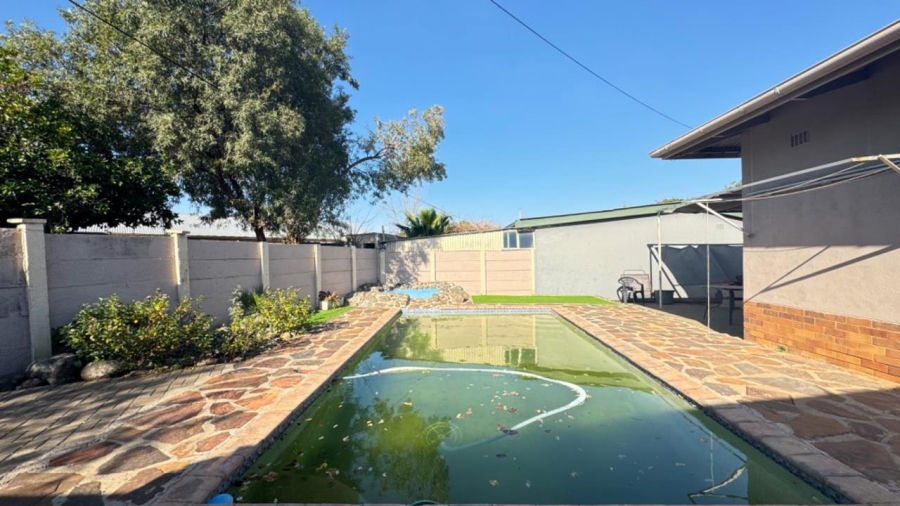 3 Bedroom Property for Sale in Beaconsfield Northern Cape